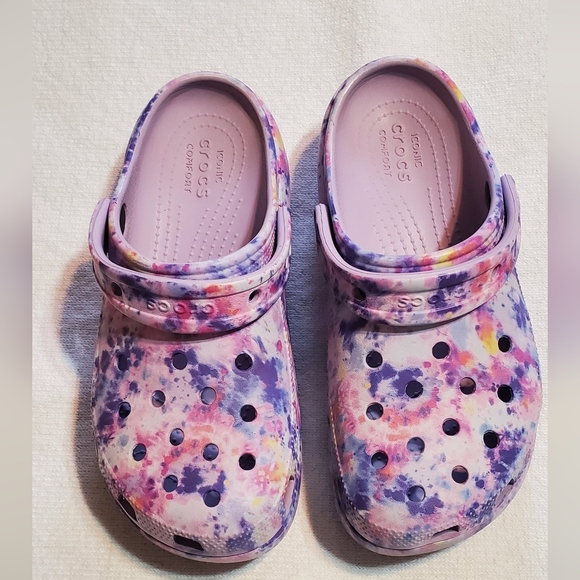 CROCS Shoes - CROCS Women's Tie-Dye Slippers - Purple and Pink. Sz 6